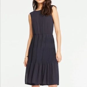 Ann Taylor Navy Pleated Sleeveless Dress - Size 8 - Pull On Style
